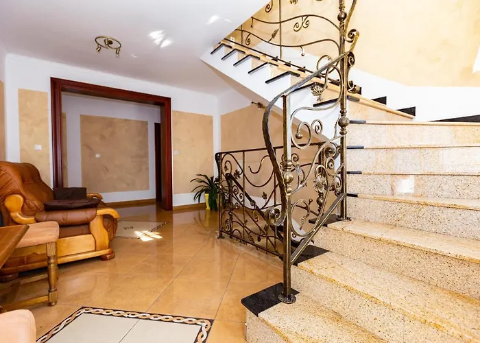 威拉吉泽拉旅馆 *